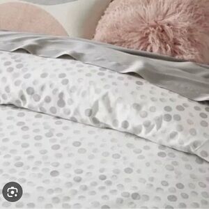 West Elm Gray And White Rolling Stamped Duvet Betting Set